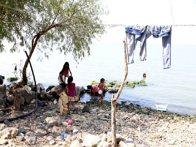 Combaten contaminación de agua en Poncitlán, alimentando a los enfermos