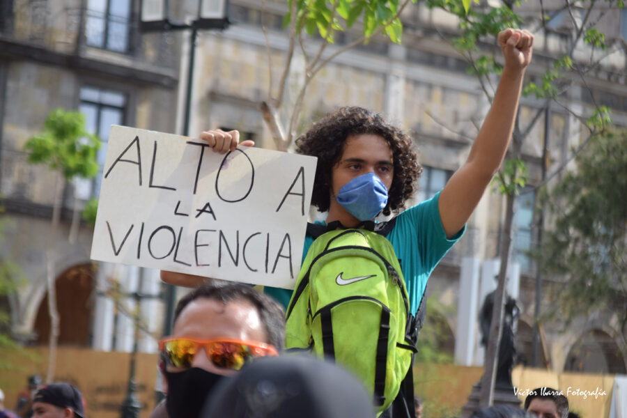 Cómodo racializar y oprimir a jóvenes