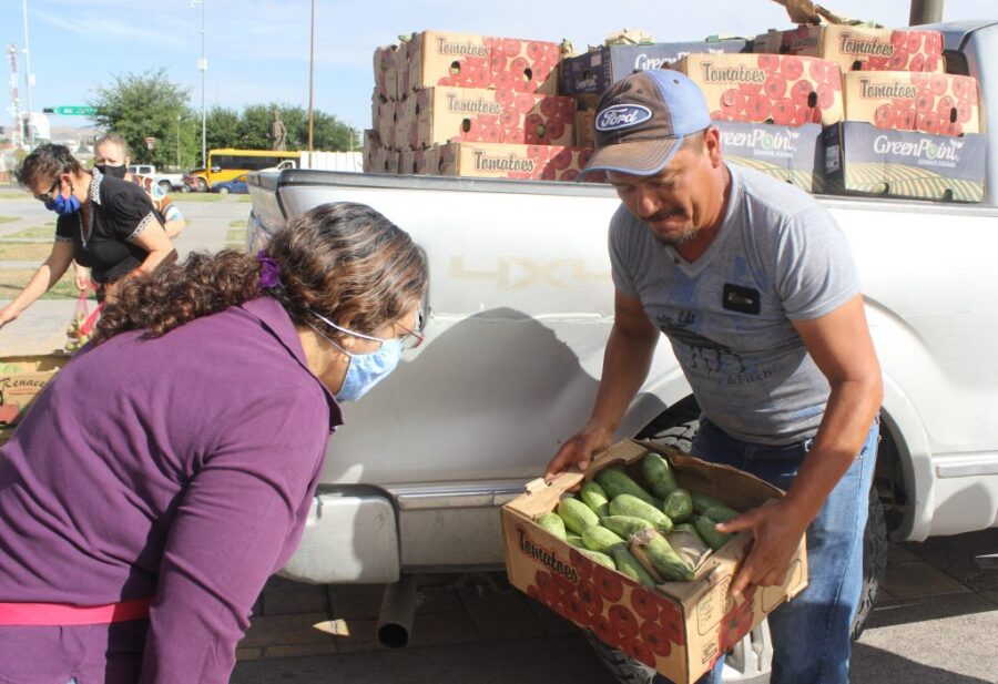 Campesinos de Samalayuca “rompen” cadenas de comercialización para llevar precios justos a consumidores
