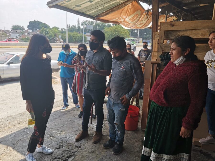 Familia de migrantes purépechas acuerda con Zapopan reubicarse