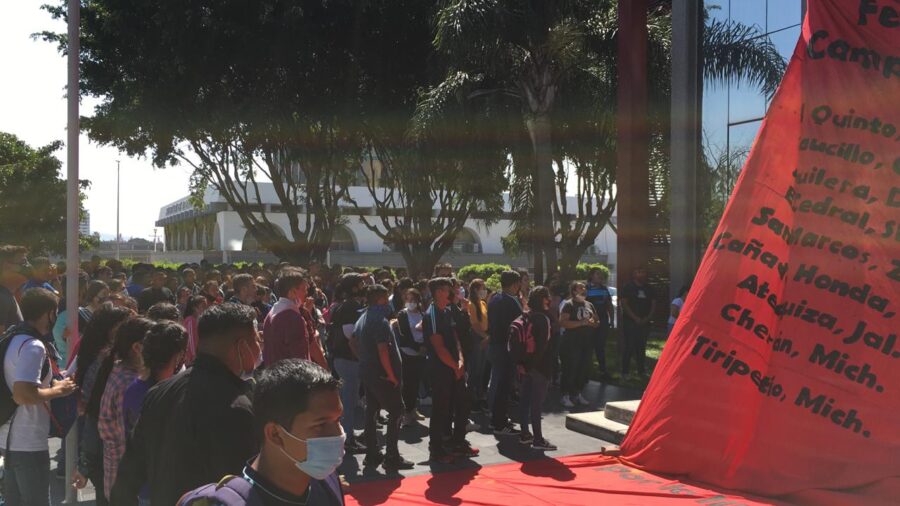 Normalistas de Atequiza protestan; exigen los apoyos suspendidos por la pandemia