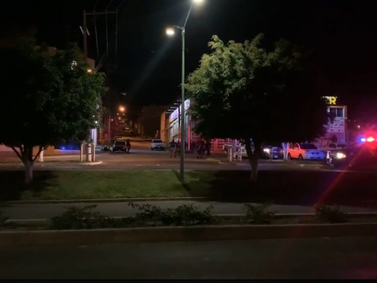 Cerca de la FGR en Lagos de Moreno, un joven recibió un balazo en la cabeza, después murió