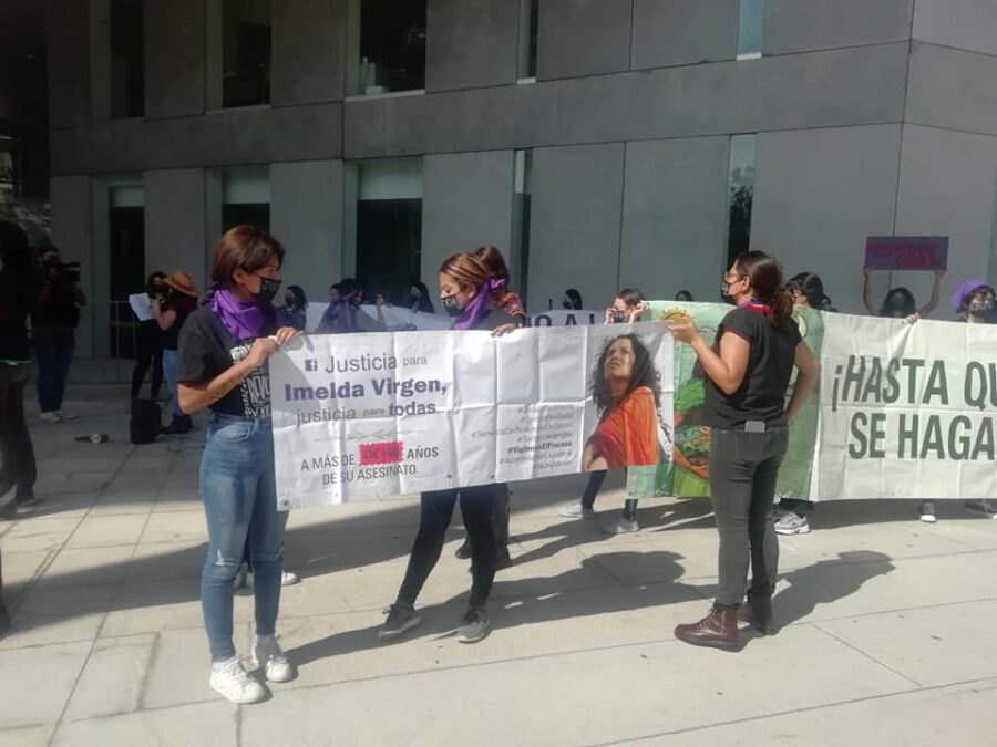 «Estamos acá» performance contra juzgadores de feminicidios