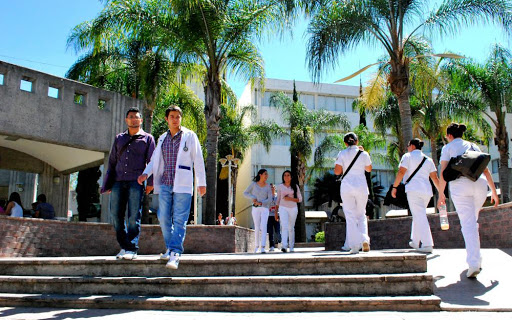 Envía UdeG a estudiantes sin conocimientos suficientes a atender pacientes tras Covid-19