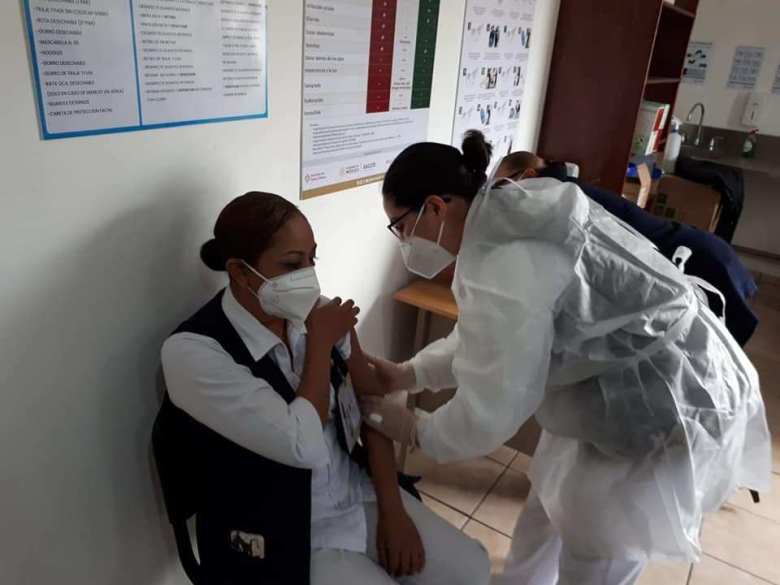 Arrancó la vacunación contra Covid-19 en el Hospital Regional de Ciudad Guzmán