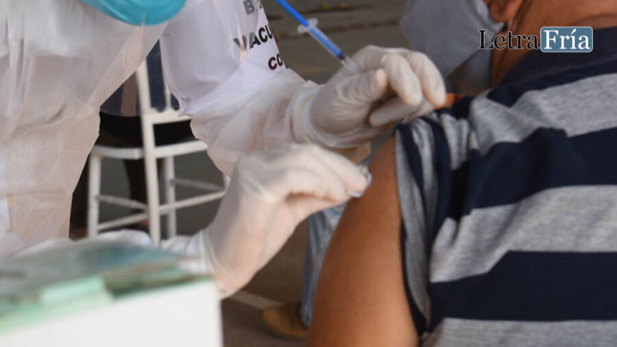 Sin casos de reacciones adversas cierra primer día de vacunación; Autlán aplicará 7,200 dosis de CanSino