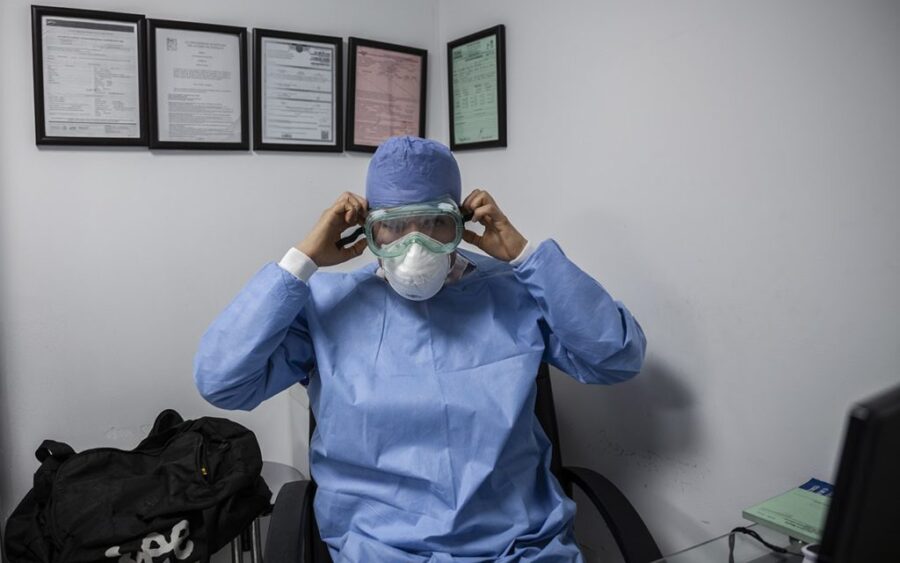 Médicos particulares ganan amparo para recibir vacuna COVID