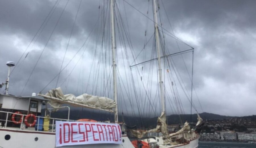 «¡Despertad!»: embarcación zapatista llega a España