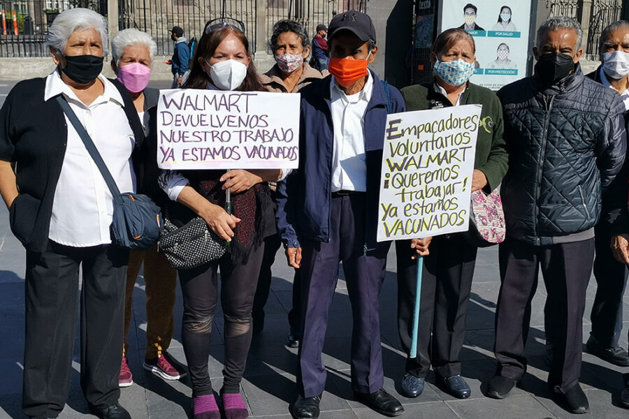Walmart deja en el abandono a personas mayores