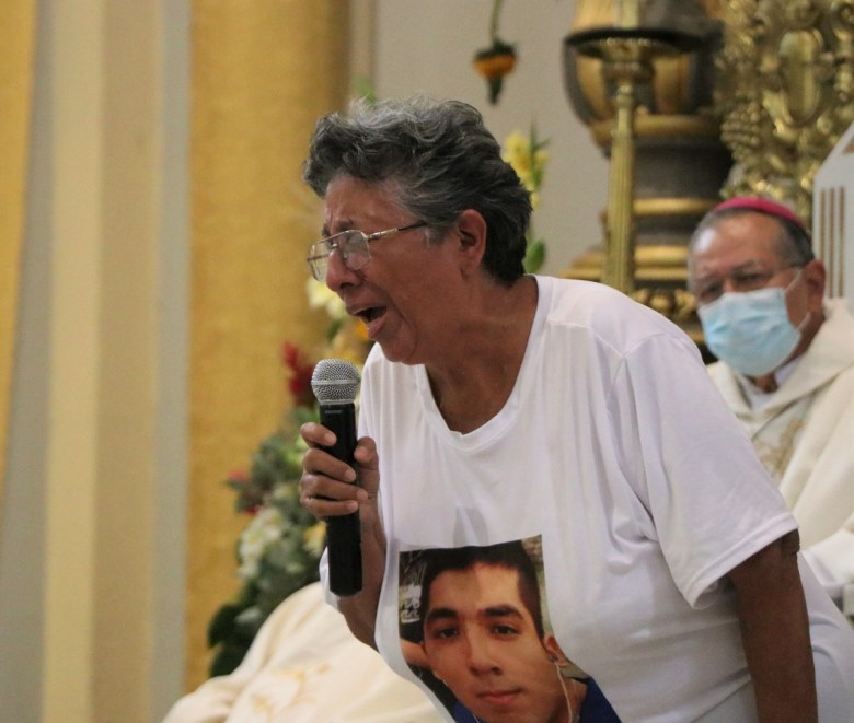 Un grito en la Catedral: la madre que busca a su hijo en Ciudad Guzmán
