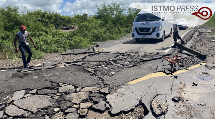 Lluvias destruyen carretera recién estrenada en Unión Hidalgo, Oaxaca; costó 14 millones de pesos