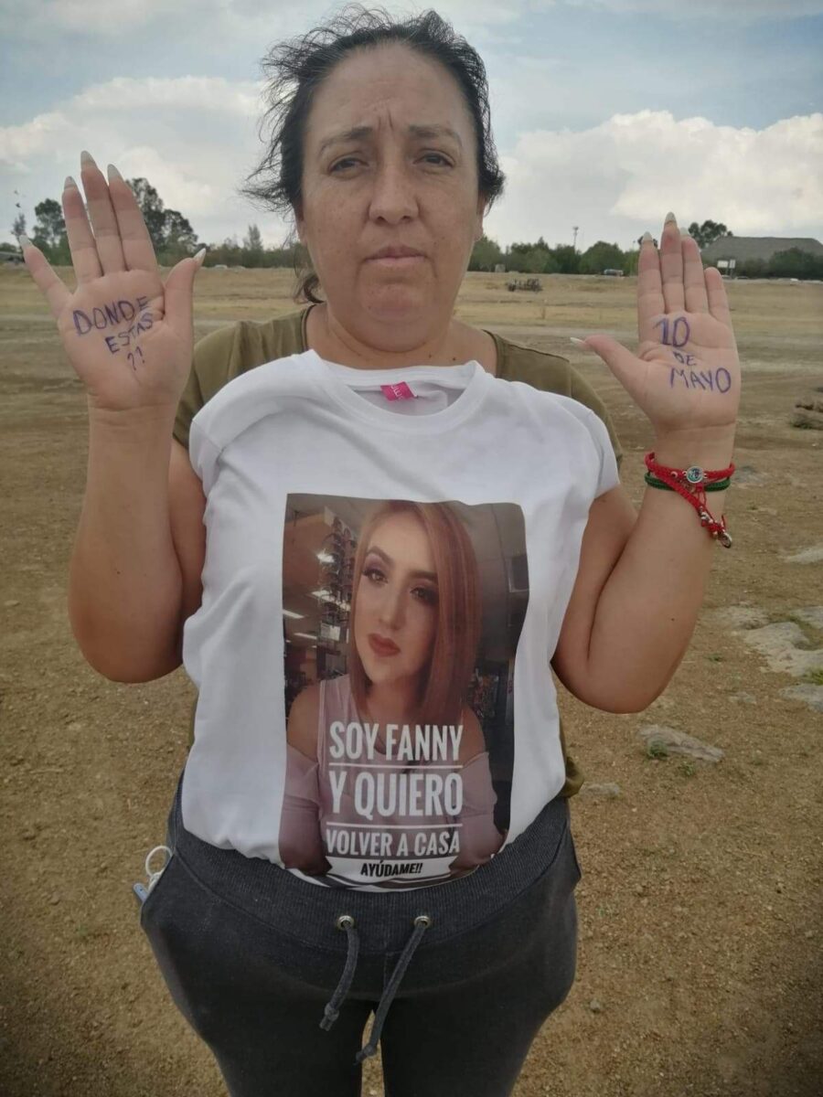 Con miedo y violencia en La Chona, familias buscan a desaparecidas