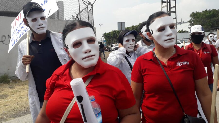 Llegan al límite trabajadoras que denuncian a empresa electrónica