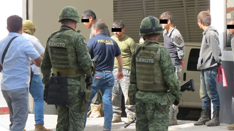 Narco: corporación transnacional y metanfetamina como la cocacola de la economía criminal