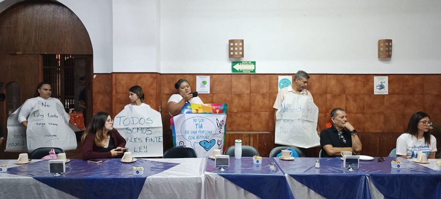Frenar el racismo vs autistas: madre acusa a la SEJ y socializa amparo