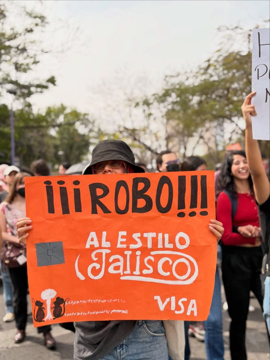 Doblegan 45 estudiantes al gobernador Pablo Lemus