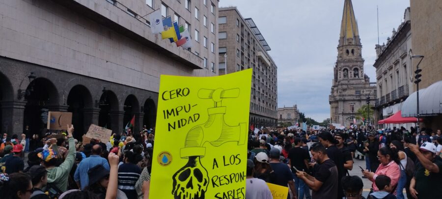 Domingo de hartazgo por el agua contaminada: pueblos con la ciudad unidos y acosados